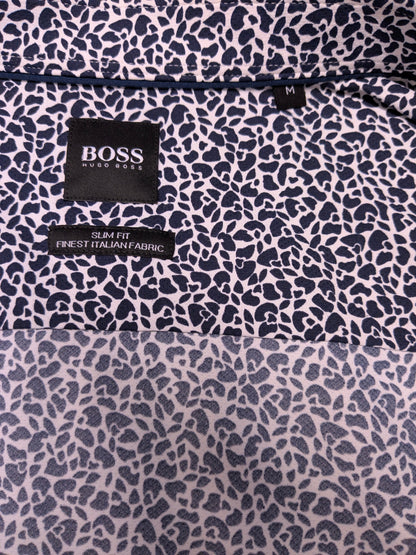 Camisa Boss Hugo Boss. Estampado azul blanco. Talla M. Corte ajustado/elástico.