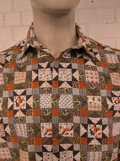 Mexx-Shirt im Vintage-Stil. Orange-grün-weißer Druck. Größe XL.