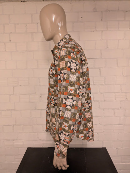 Mexx-Shirt im Vintage-Stil. Orange-grün-weißer Druck. Größe XL.