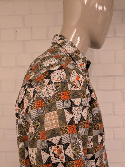 Mexx-Shirt im Vintage-Stil. Orange-grün-weißer Druck. Größe XL.