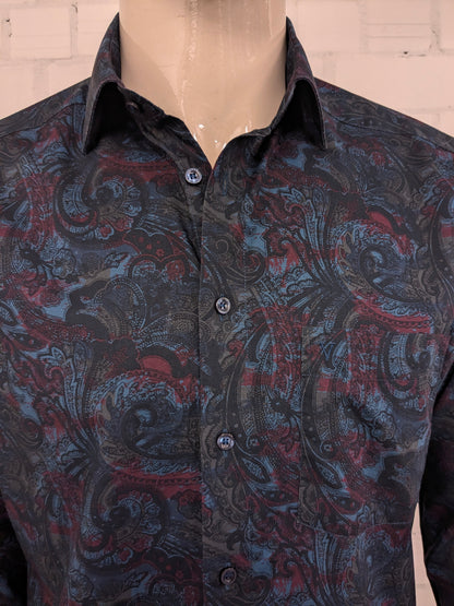 Camisa Marvelis. Estampado azul rojo verde. Talla L. Ajuste moderno.