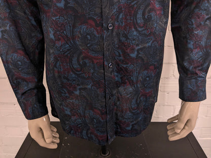 Camisa Marvelis. Estampado azul rojo verde. Talla L. Ajuste moderno.