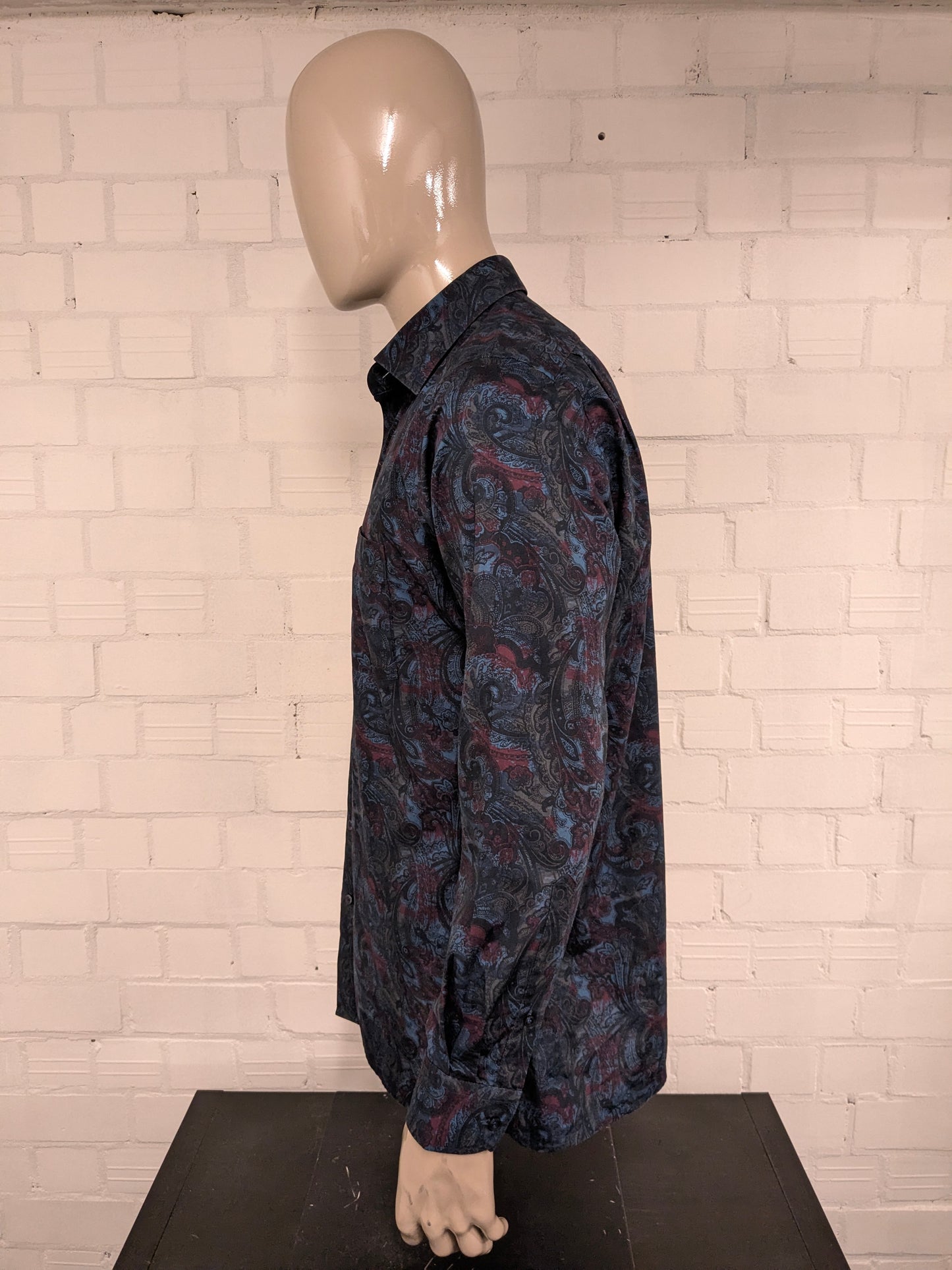 Camisa Marvelis. Estampado azul rojo verde. Talla L. Ajuste moderno.