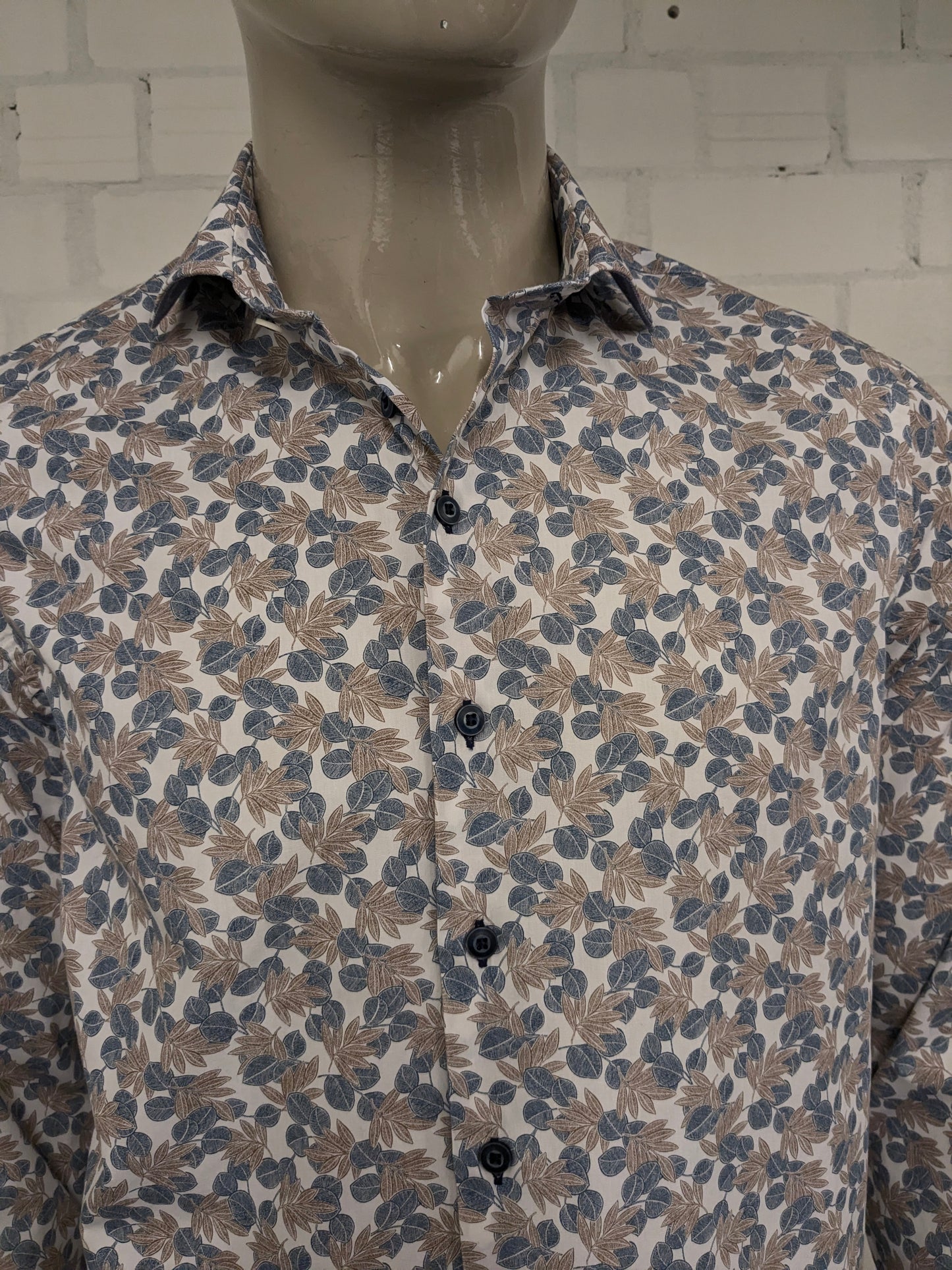 R2 Amsterdam overhemd. Blauw Bruin Wit Bladeren print. Maat L.