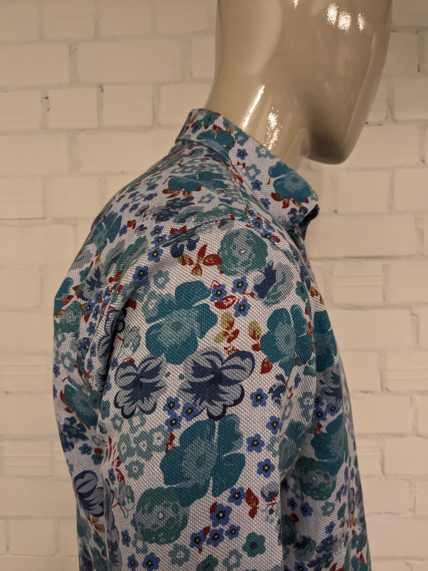 NZA New Zealand Auckland shirt. Blue Green Red Floral print. Size L.