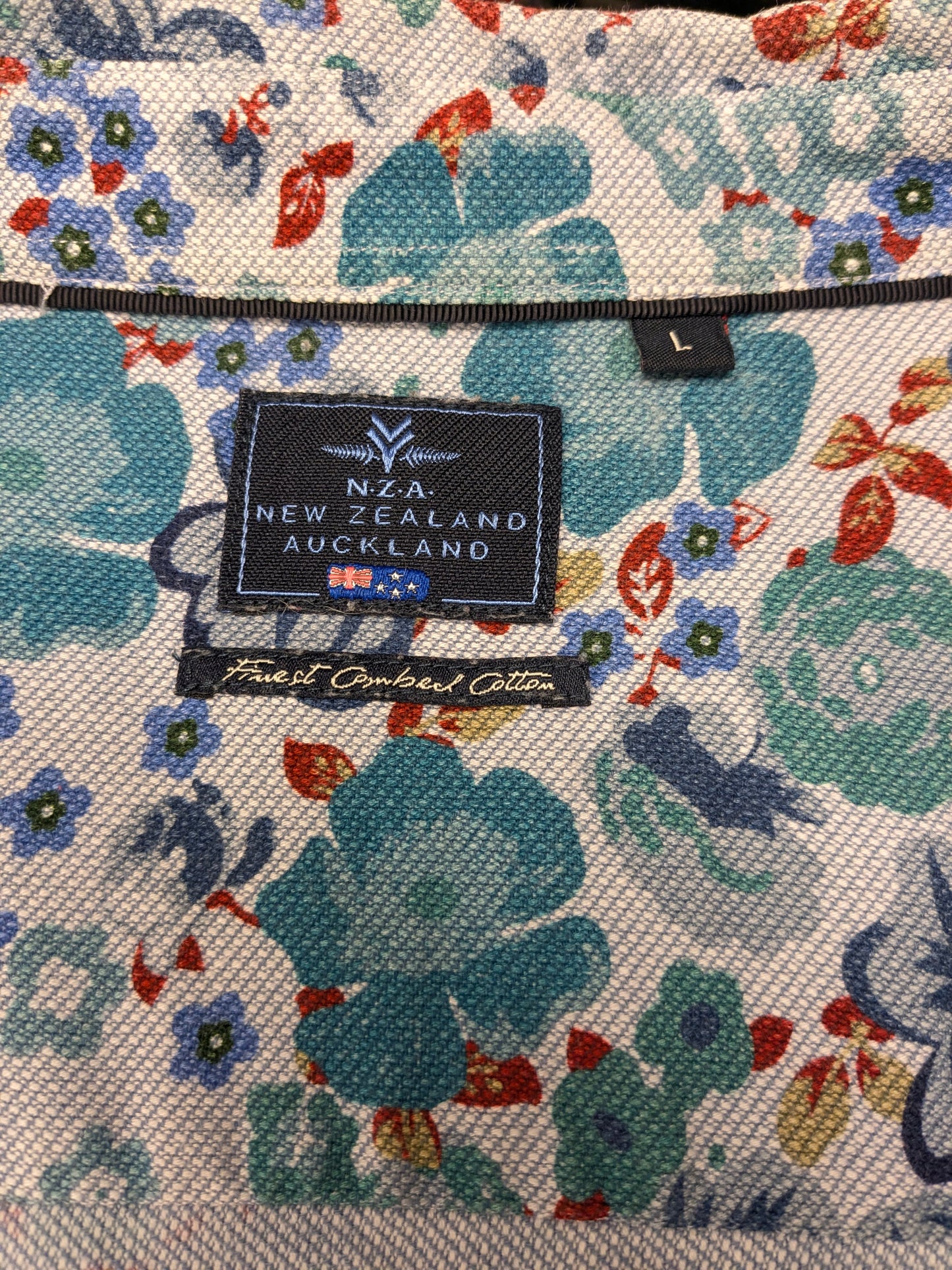 NZA New Zealand Auckland shirt. Blue Green Red Floral print. Size L.