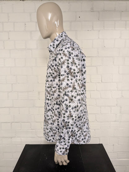 Chemise état de l’art. Motif feuille gris marron bleu. Taille XL.