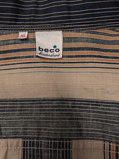 Vintage 70er-Jahre-Beco-Hemd mit spitzem Kragen. Braun Schwarz Orange gestreift. Größe L.