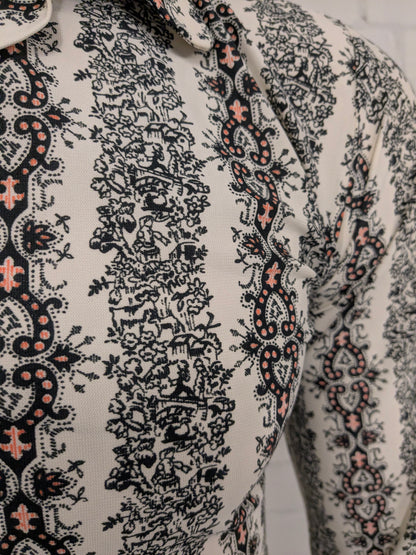 Vintage 70er Van Heusen Hemd mit Rundkragen. Schwarz-Beige-Orange-Druck. Größe M.