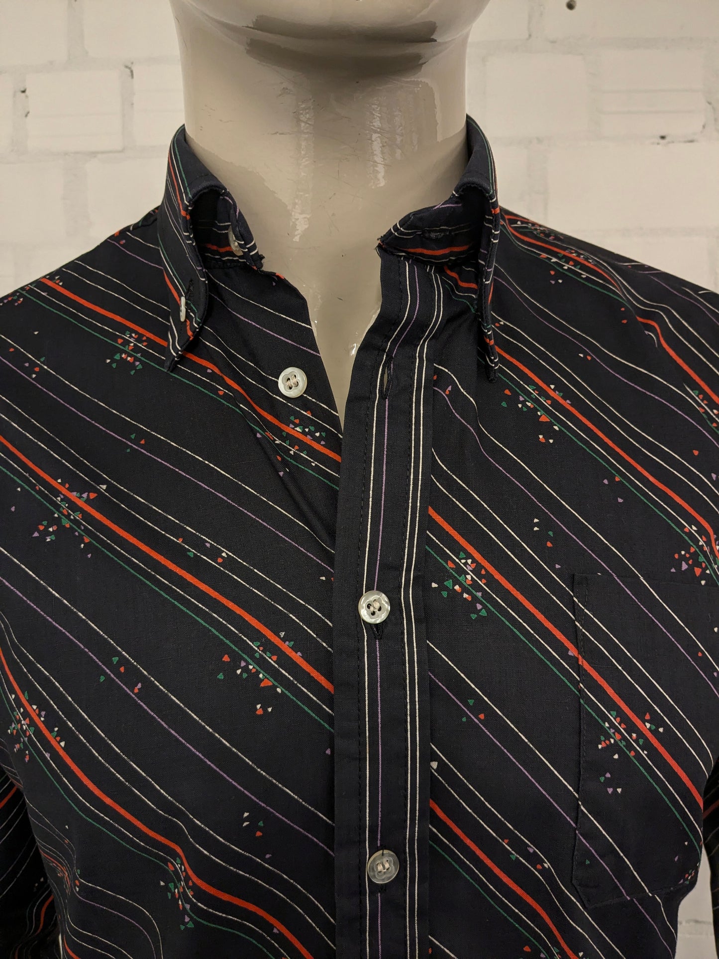 Vintage Trendsetter overhemd. Zwart Oranje Paars Groene print. Maat M.