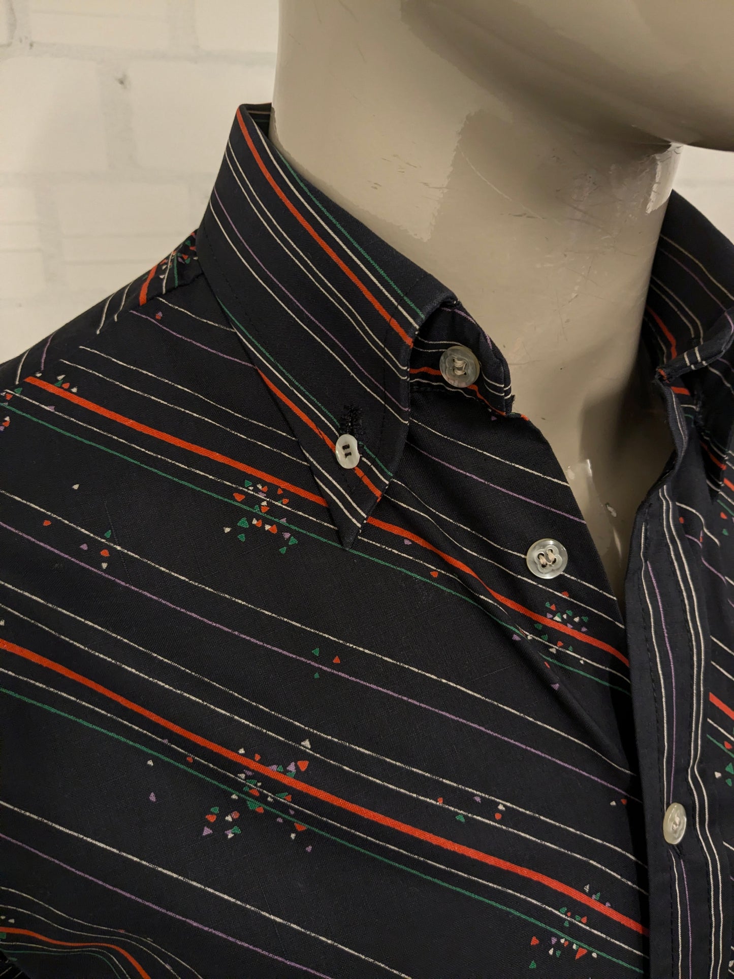 Vintage Trendsetter overhemd. Zwart Oranje Paars Groene print. Maat M.