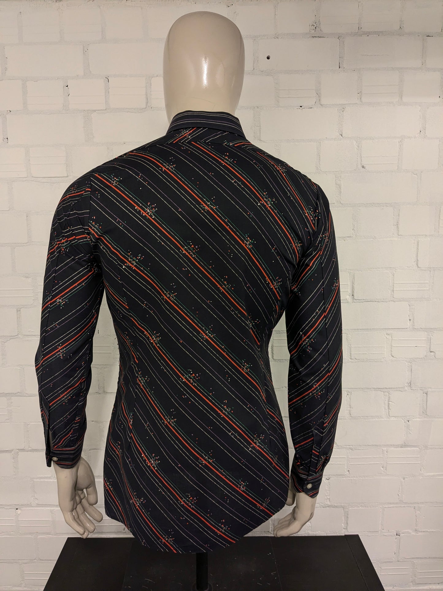 Vintage Trendsetter overhemd. Zwart Oranje Paars Groene print. Maat M.