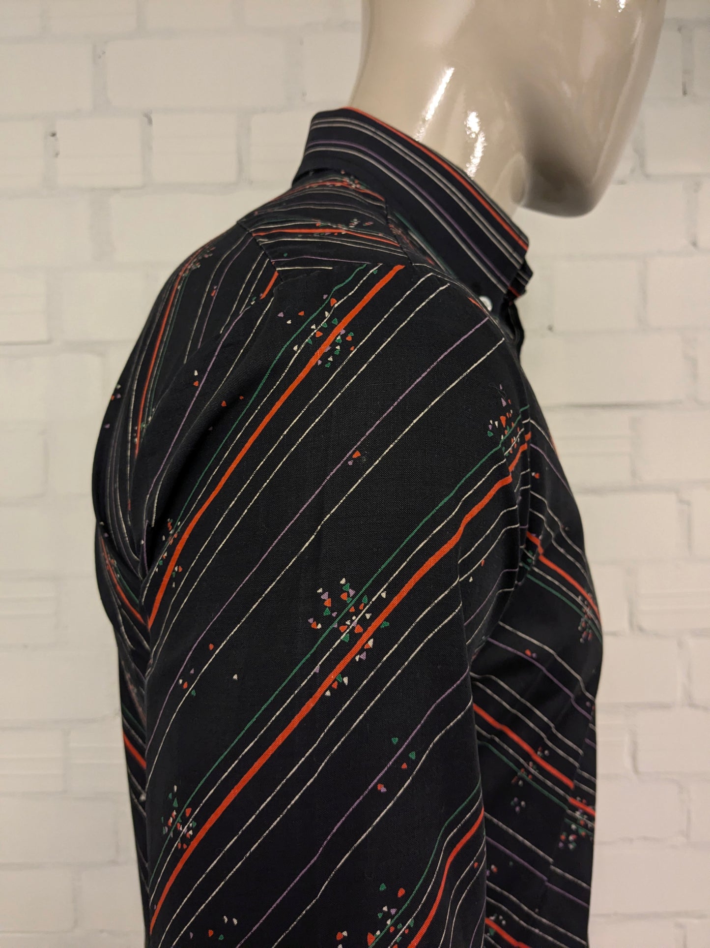 Vintage Trendsetter overhemd. Zwart Oranje Paars Groene print. Maat M.