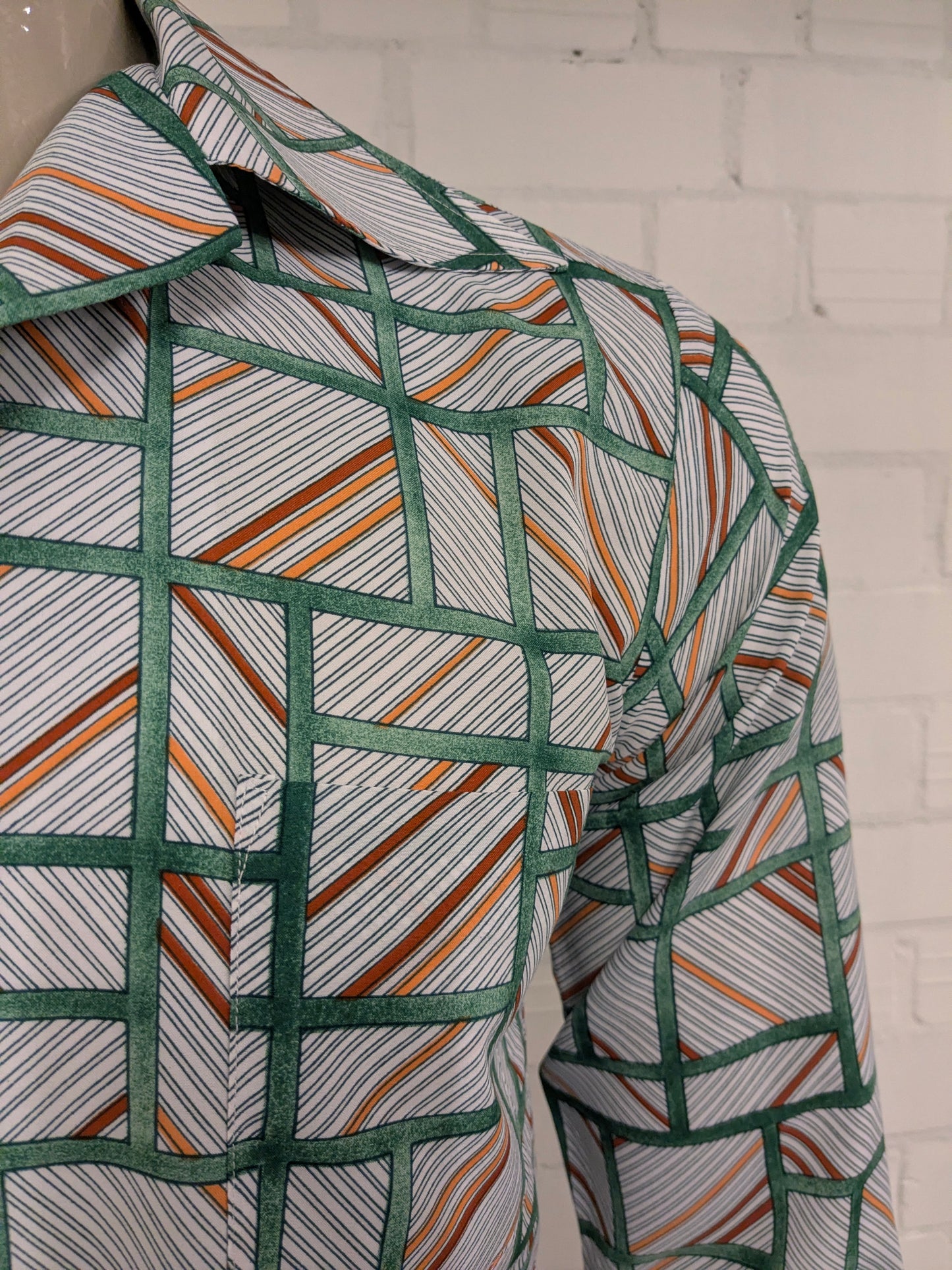 Vintage 70's overhemd met puntkraag. Groen Oranje Bruine print. Maat L.