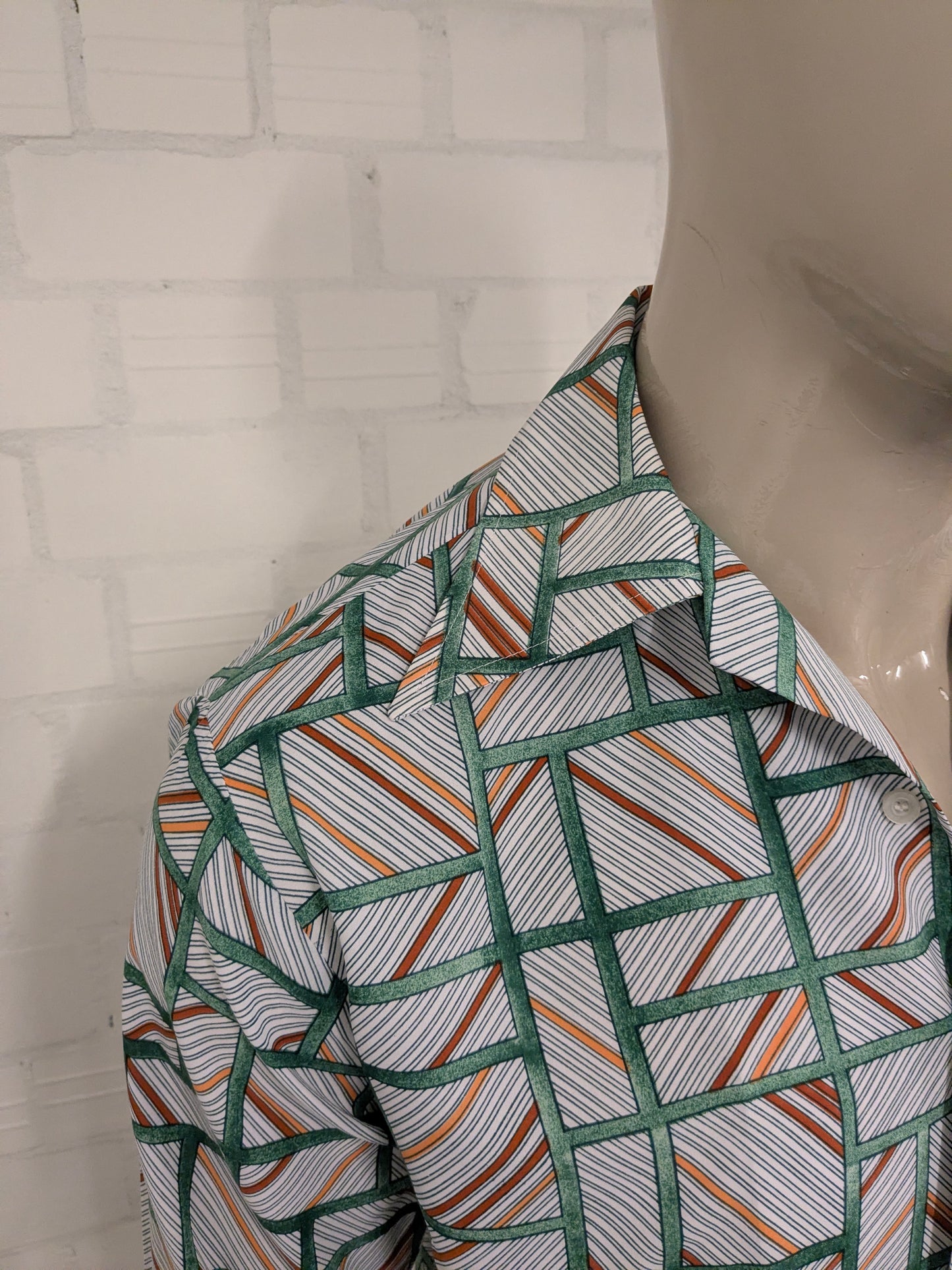 Vintage 70's overhemd met puntkraag. Groen Oranje Bruine print. Maat L.