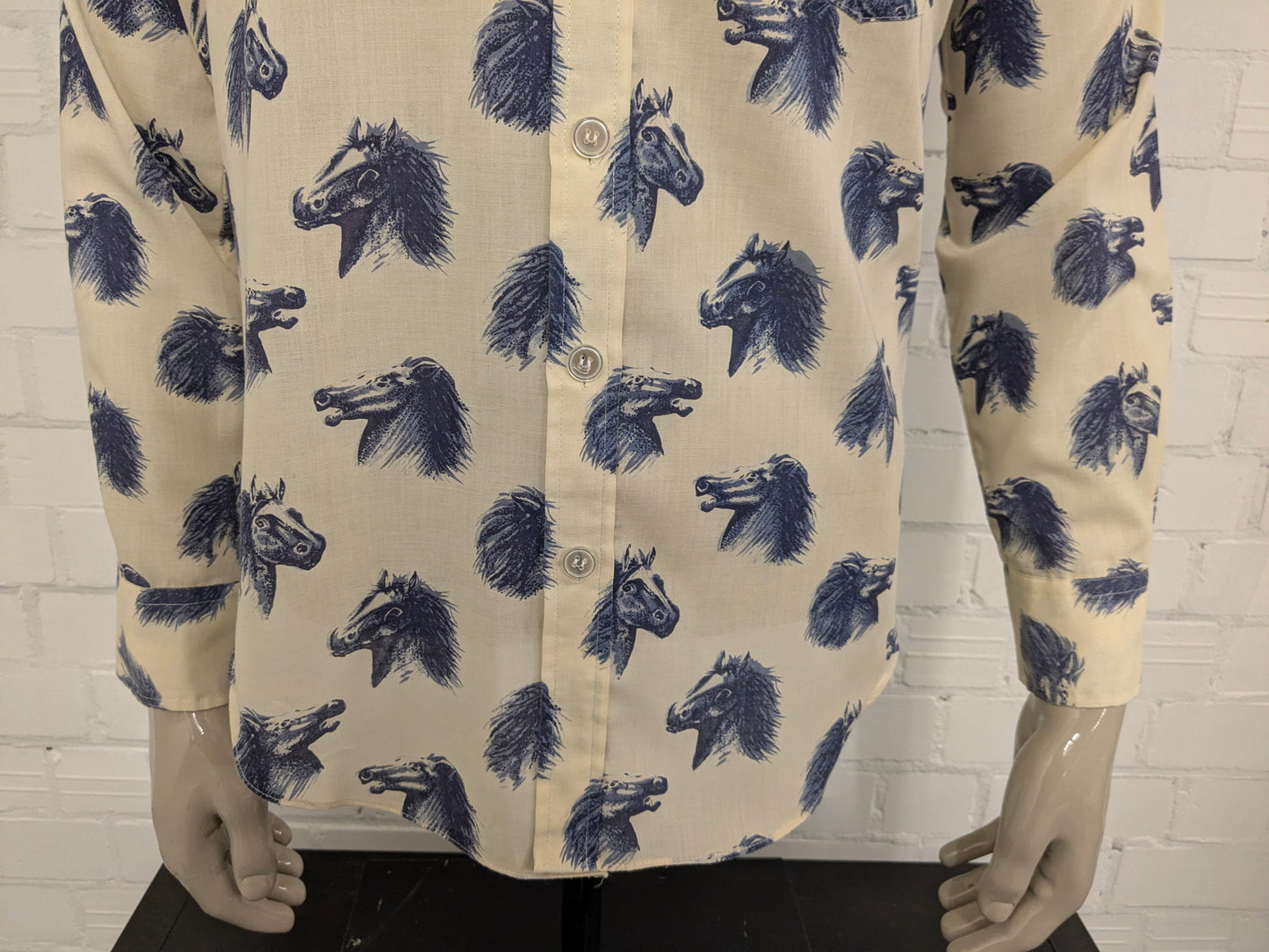 Vintage Ataka overhemd met puntkraag. Beige Blauwe Paardenkoppen print. Maat L.