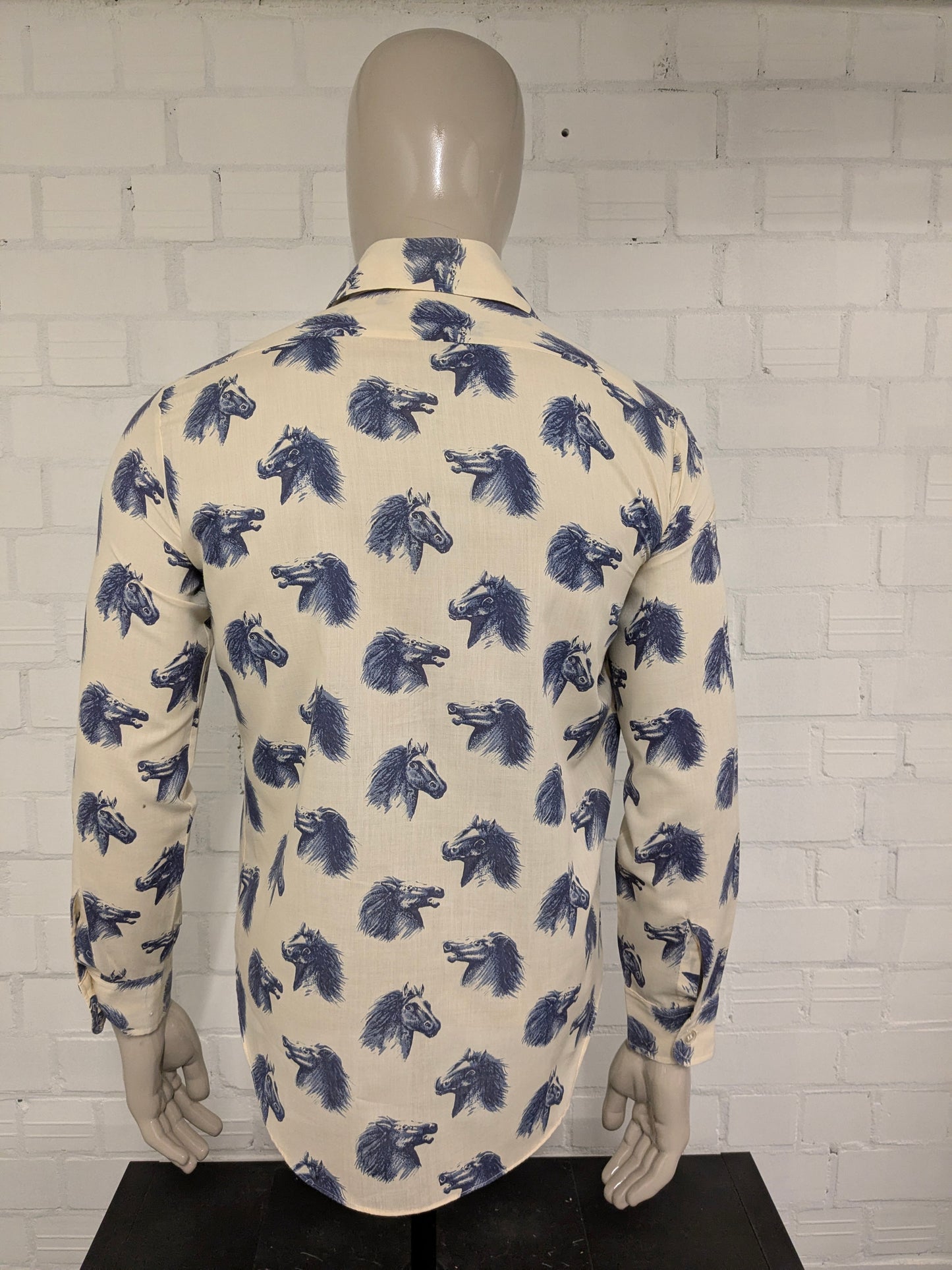 Vintage Ataka overhemd met puntkraag. Beige Blauwe Paardenkoppen print. Maat L.
