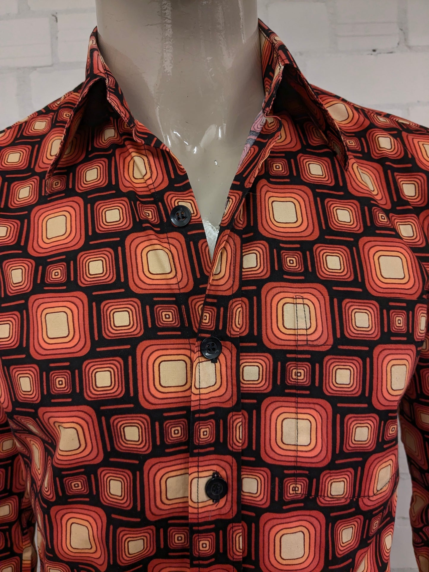 Chenaski overhemd. Oranje Zwarte print. Maat M.