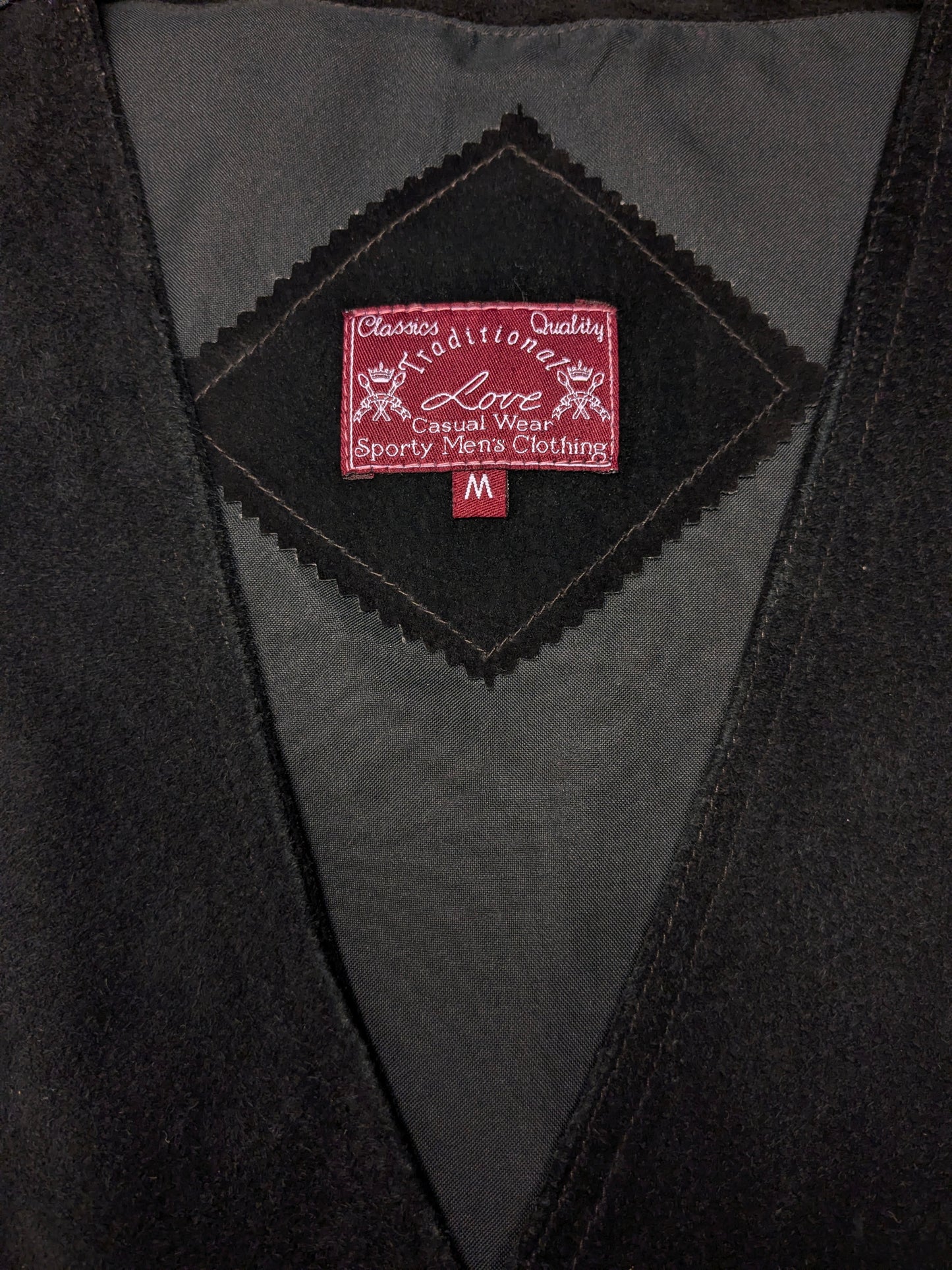 Traditional Love Suede gilet. Zwart gekleurd. Maat M.