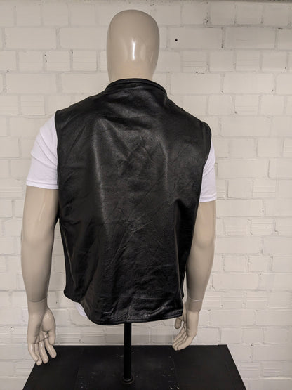 Highway1 Leder-Körperwärmer mit Reißverschluss und elastischer Seite und 1 Innentasche. Schwarz gefärbt. Größe 2XL/XXL.