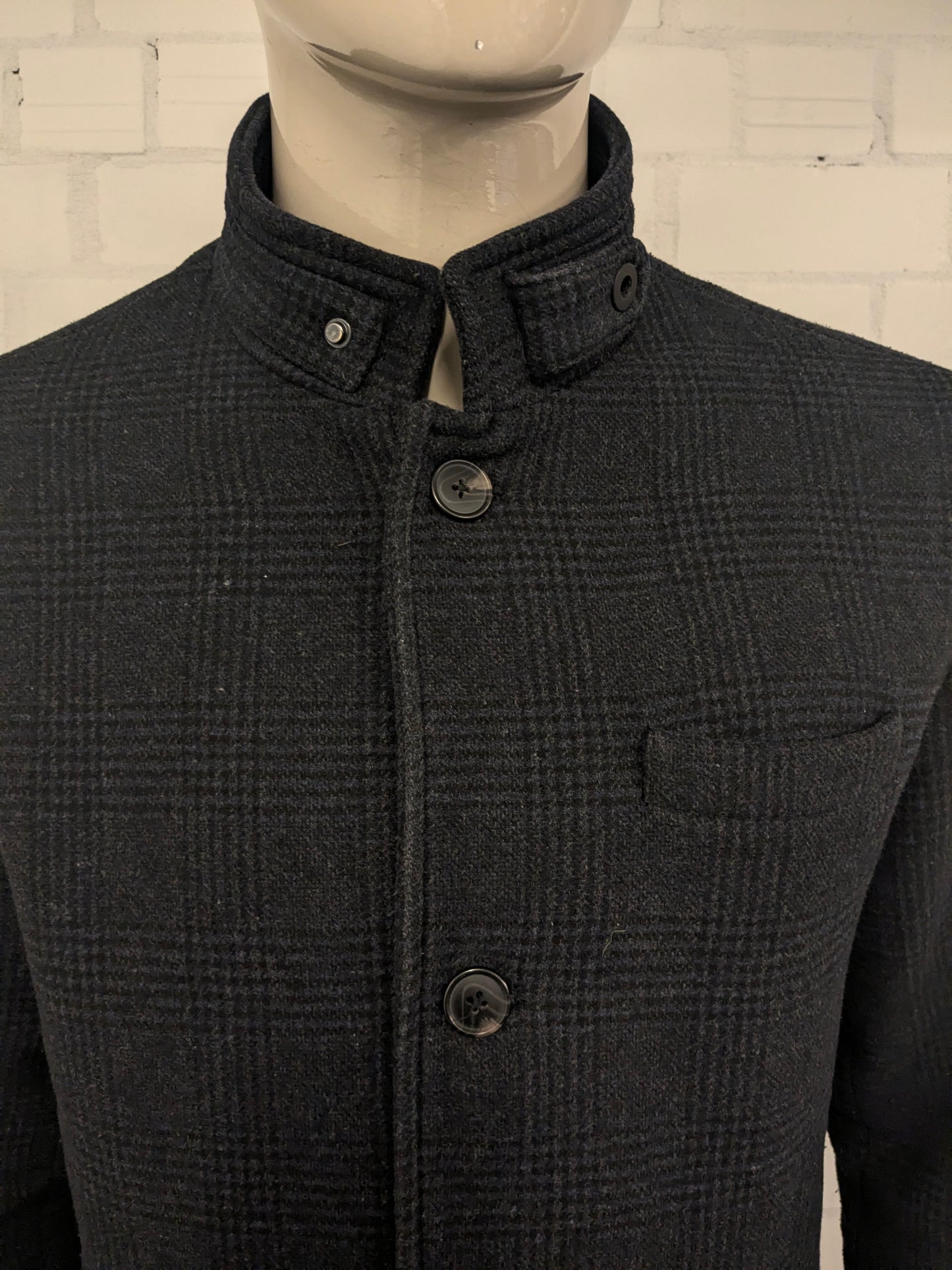 Jacke von Jack&Jones aus Premium-Wolle (recycelt). Grau Schwarz kariert. Größe XL.