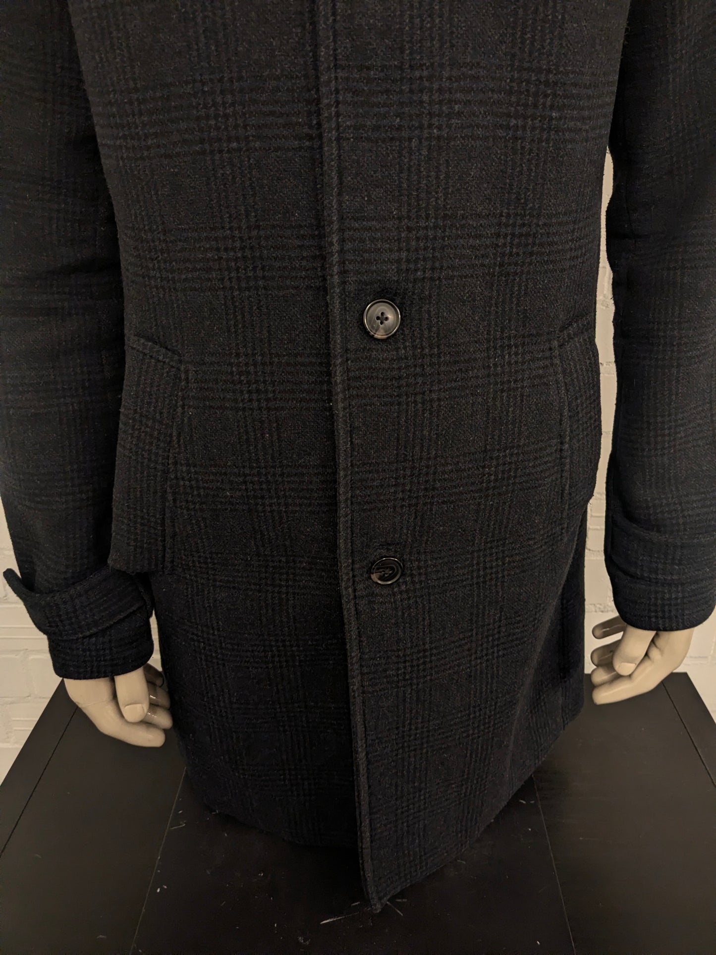 Jacke von Jack&Jones aus Premium-Wolle (recycelt). Grau Schwarz kariert. Größe XL.