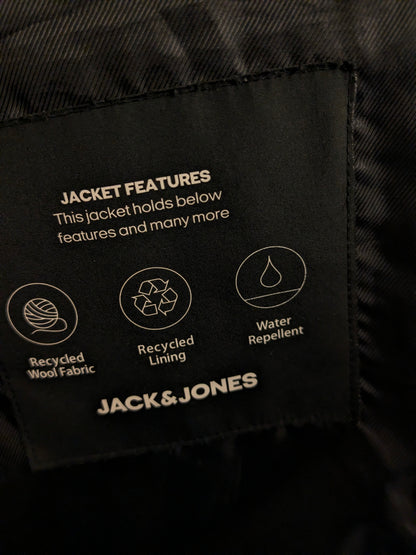 Jacke von Jack&Jones aus Premium-Wolle (recycelt). Grau Schwarz kariert. Größe XL.