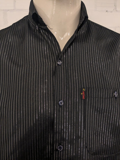 San de la vendimia. Camisa Antonia. Rayas de color negro plateado. Talla XL.