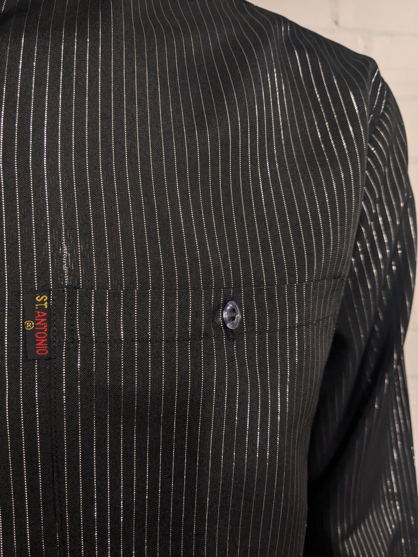 San de la vendimia. Camisa Antonia. Rayas de color negro plateado. Talla XL.