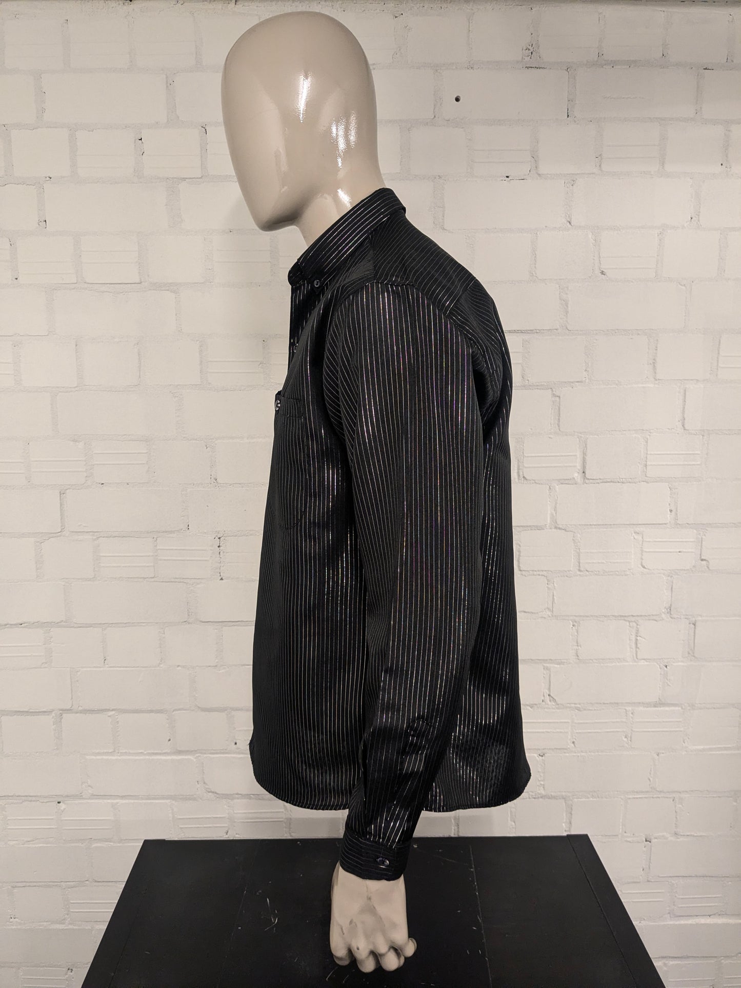 San de la vendimia. Camisa Antonia. Rayas de color negro plateado. Talla XL.