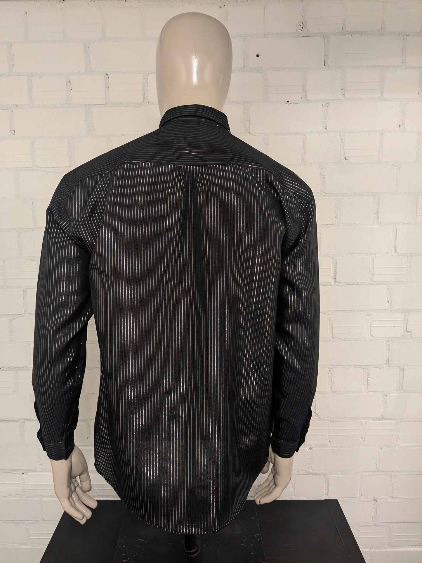 San de la vendimia. Camisa Antonia. Rayas de color negro plateado. Talla XL.
