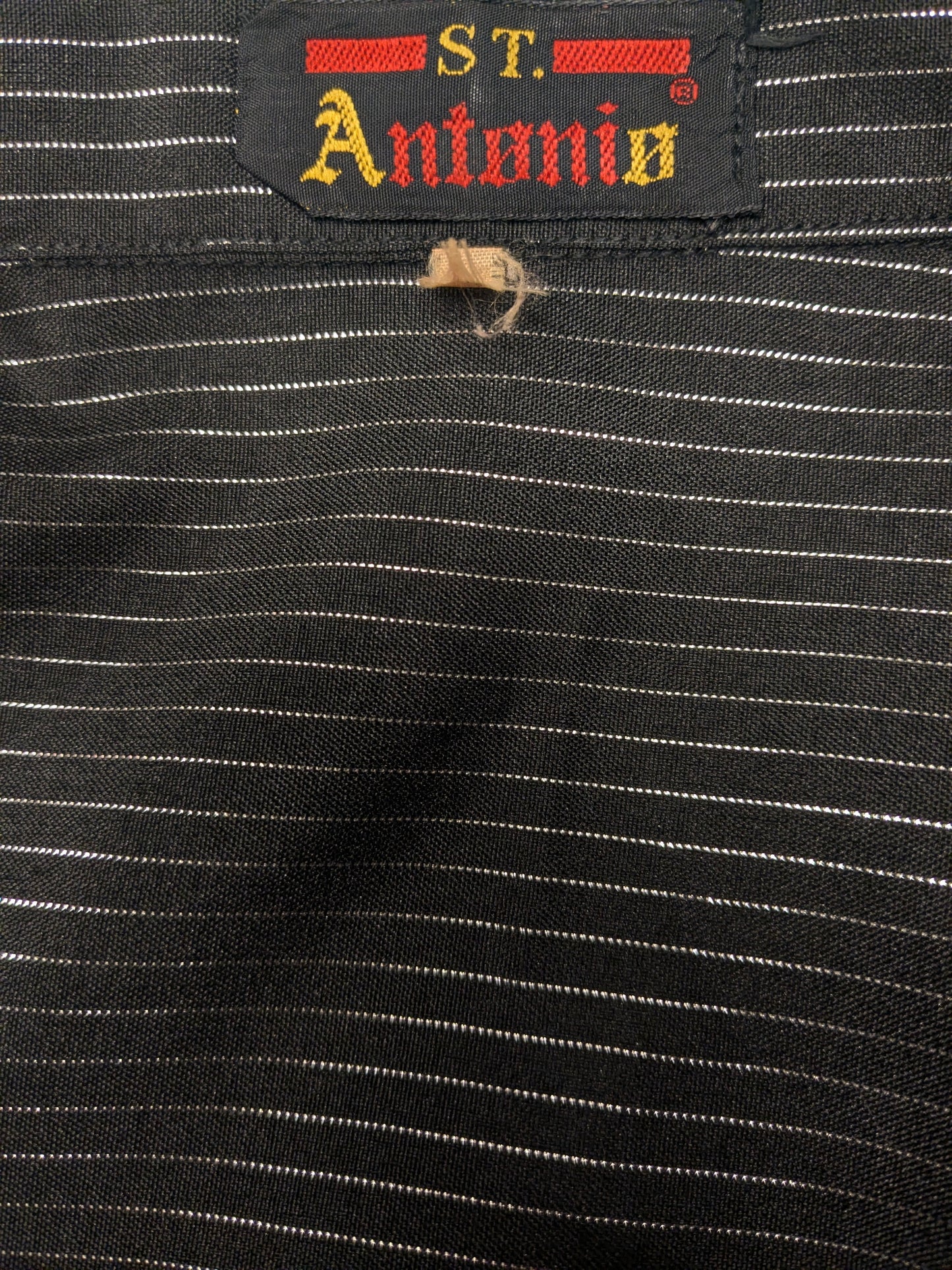San de la vendimia. Camisa Antonia. Rayas de color negro plateado. Talla XL.