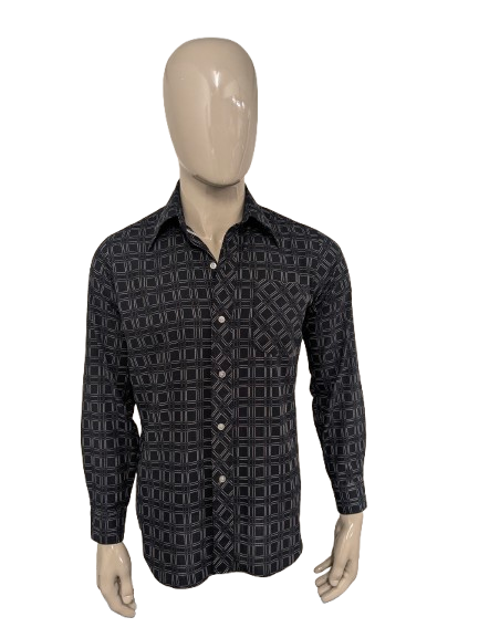 Vintage 70er Freundschaftshemd mit spitzem Kragen. Schwarz-Weiß-Druck. Größe M.