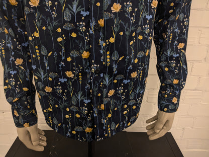 Camisa Stitch&Soul. Estampado floral azul amarillo verde. Talla L.