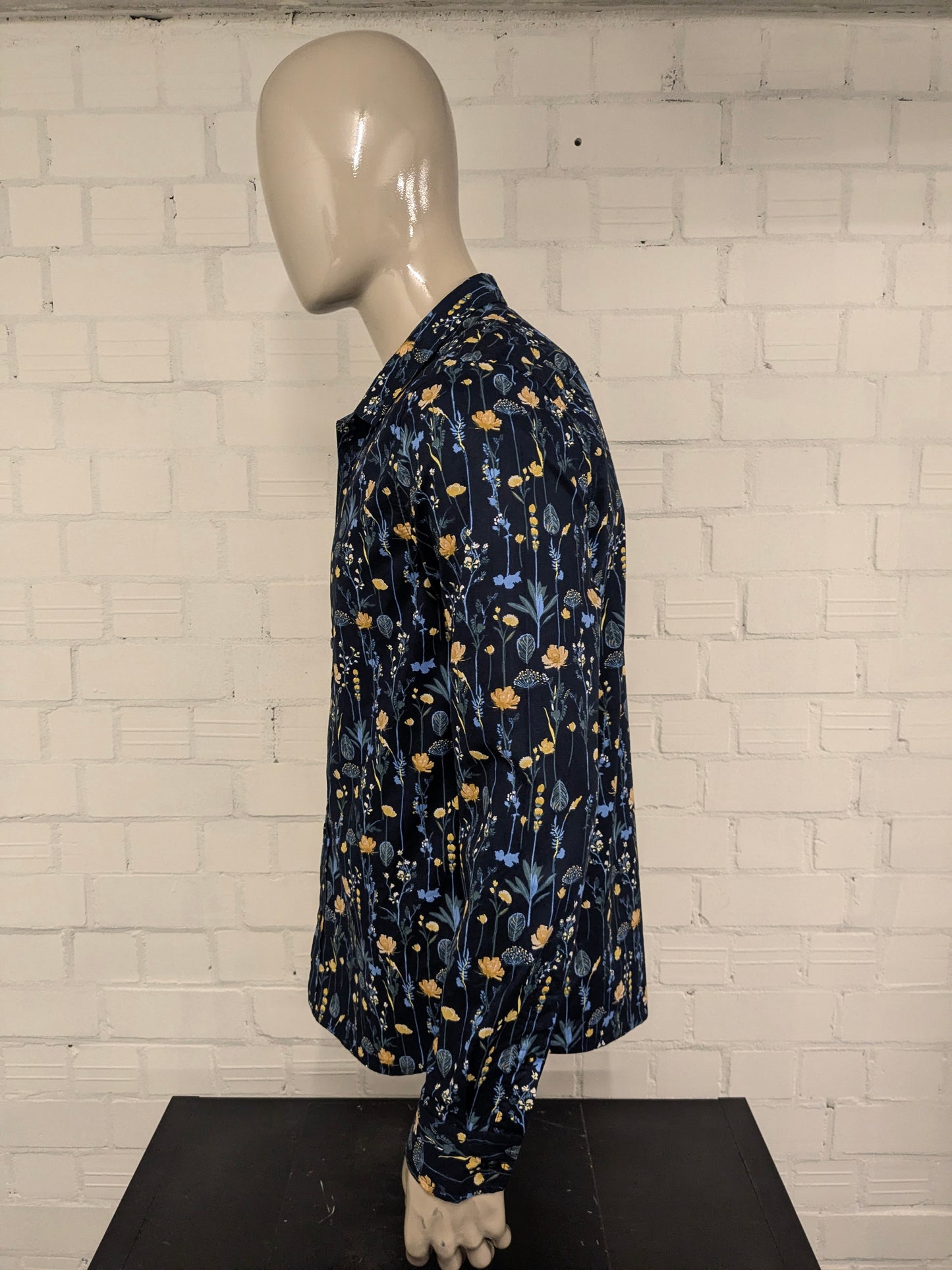 Camisa Stitch&Soul. Estampado floral azul amarillo verde. Talla L.