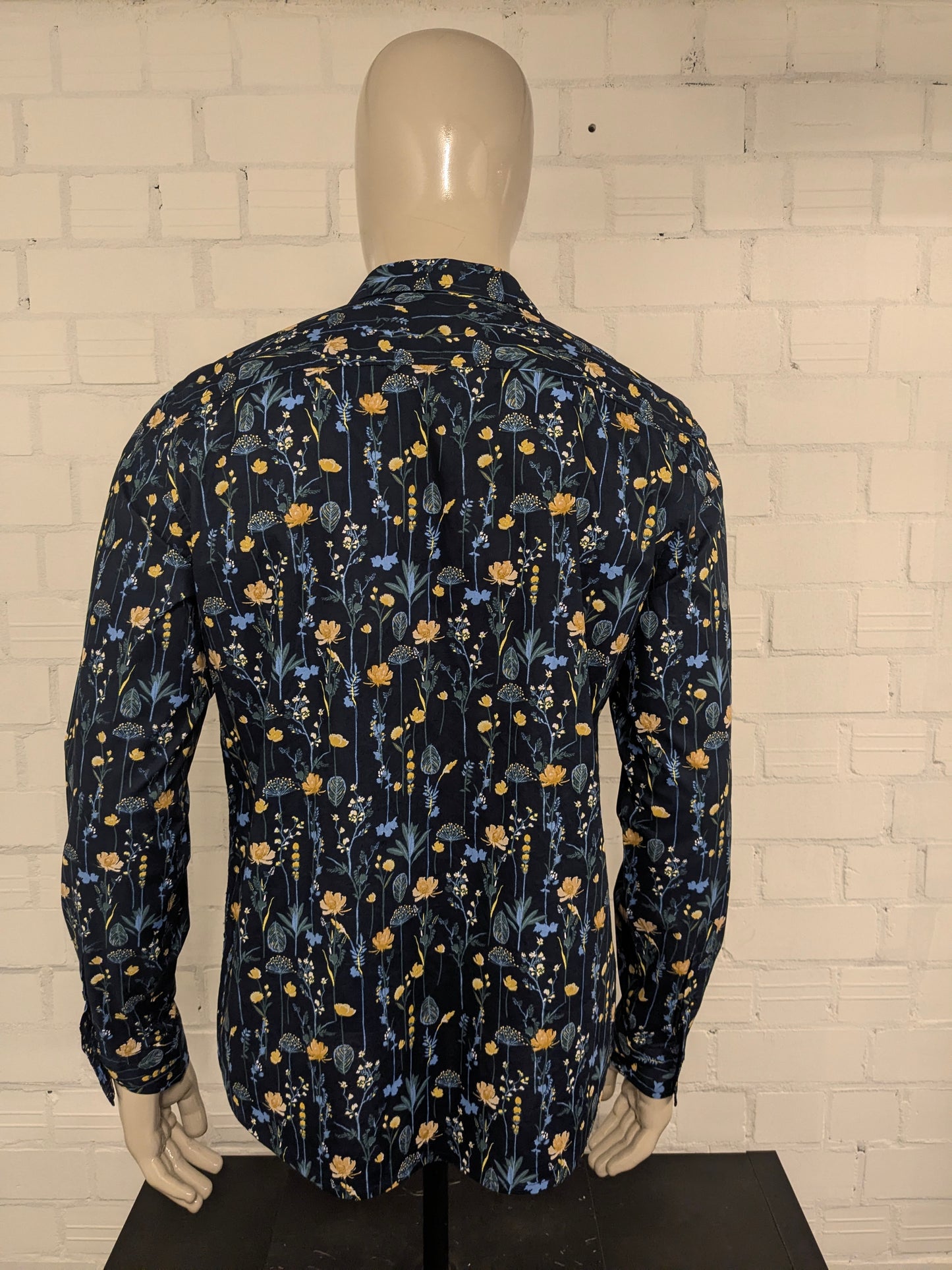 Camisa Stitch&Soul. Estampado floral azul amarillo verde. Talla L.