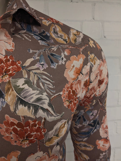 Camisa Tintoria Mattel. Estampado floral marrón rojo azul. Talla M.