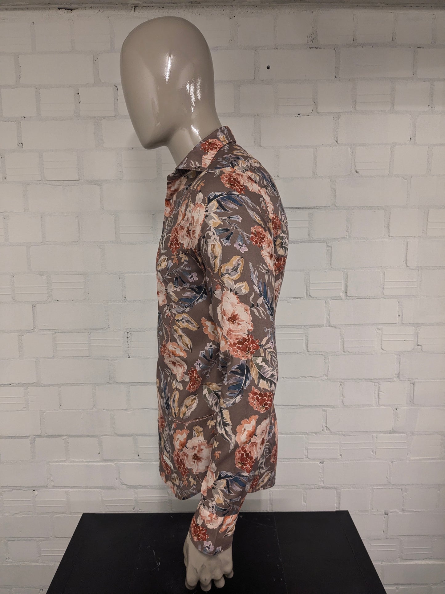 Camisa Tintoria Mattel. Estampado floral marrón rojo azul. Talla M.