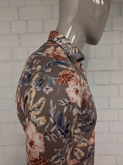 Camisa Tintoria Mattel. Estampado floral marrón rojo azul. Talla M.
