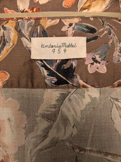 Camisa Tintoria Mattel. Estampado floral marrón rojo azul. Talla M.