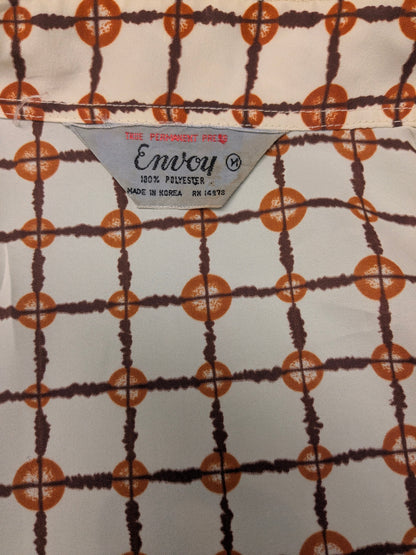 Vintage-Envoy-Hemd aus den 70ern mit spitzem Kragen.  Orange-Braun-Beige-Druck. Größe M.