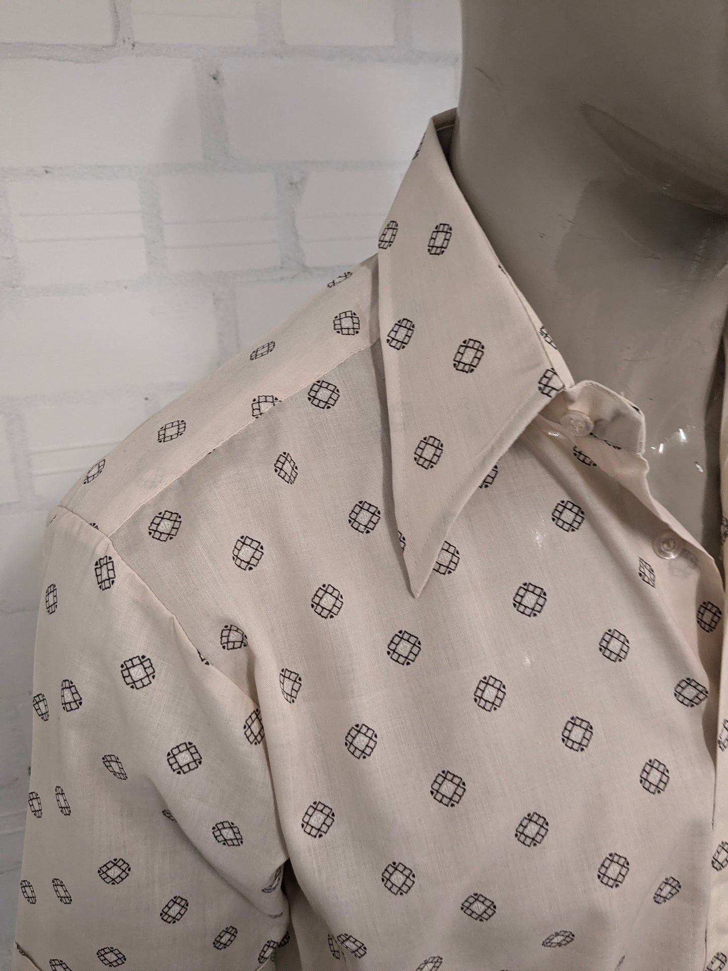 Vintage 70's Permanent Press overhemd met puntkraag en korte mouw. Beige Bruine print. Maat XL.