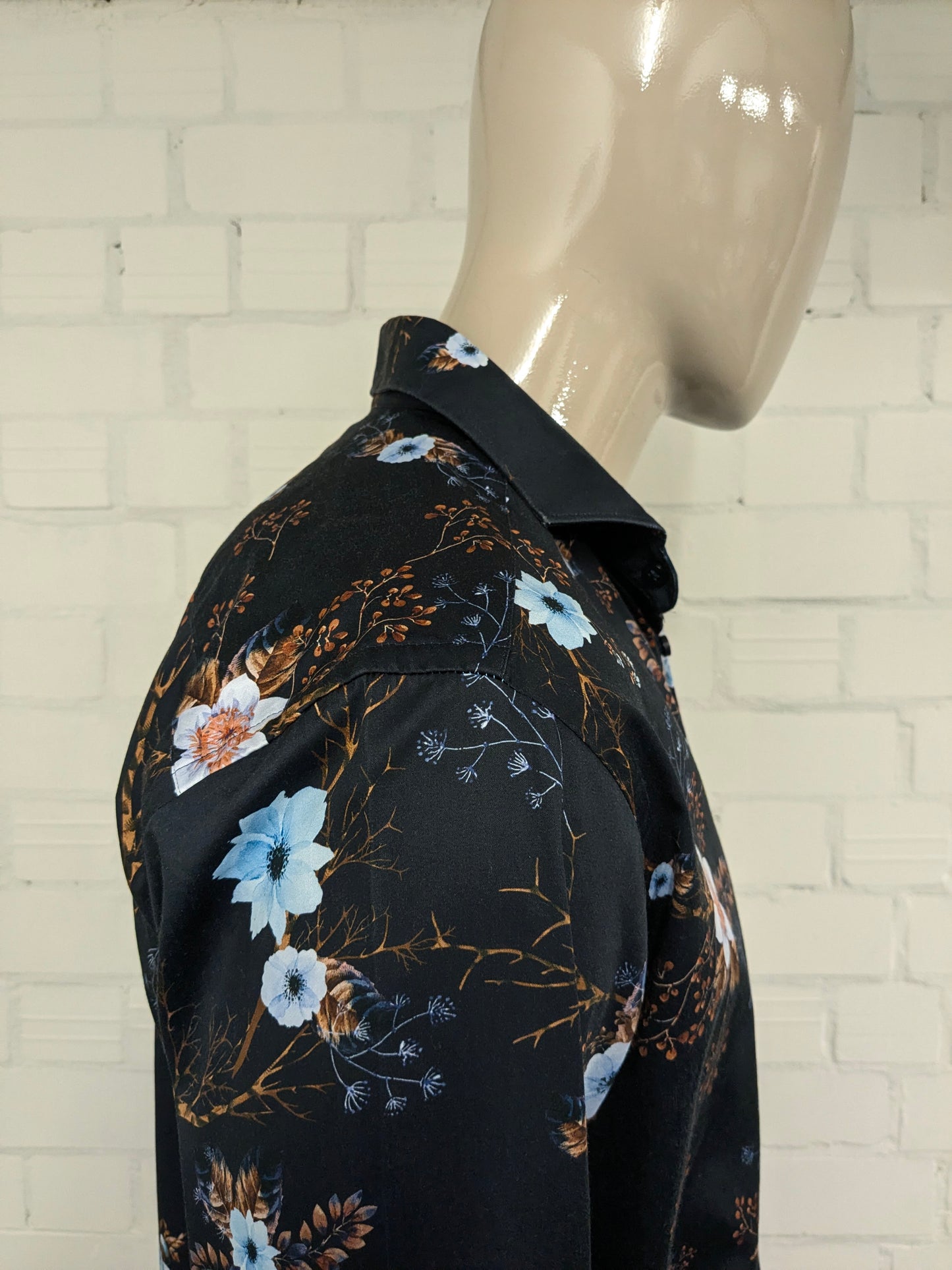 WAM Classic overhemd met korte kraag. Bruin Wit Blauwe Bloemen print. Maat XL.