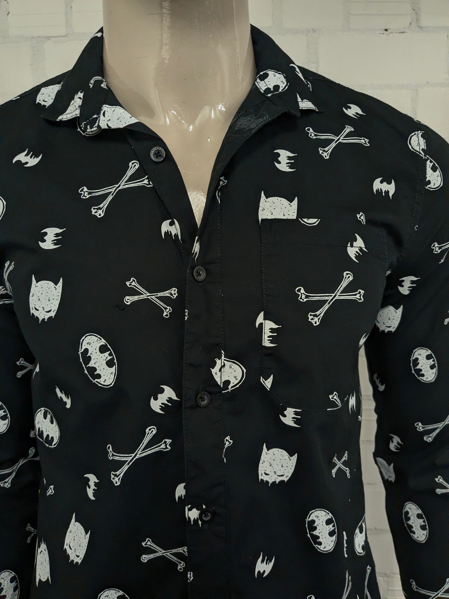 Cropp overhemd. Zwart Witte Batman print. Maat M. sim fit.