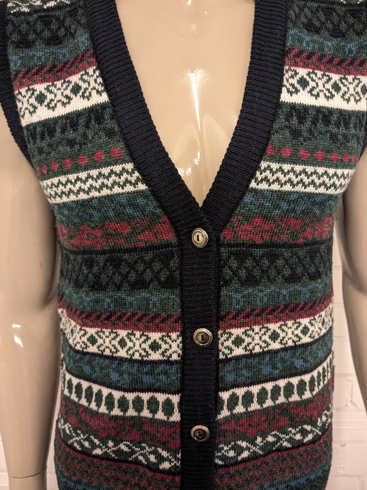 Vintage City Limit Wollen spencer / gilet met mooie knopen. Groen Blauw Rood motief. Maat M. 30% Wol.