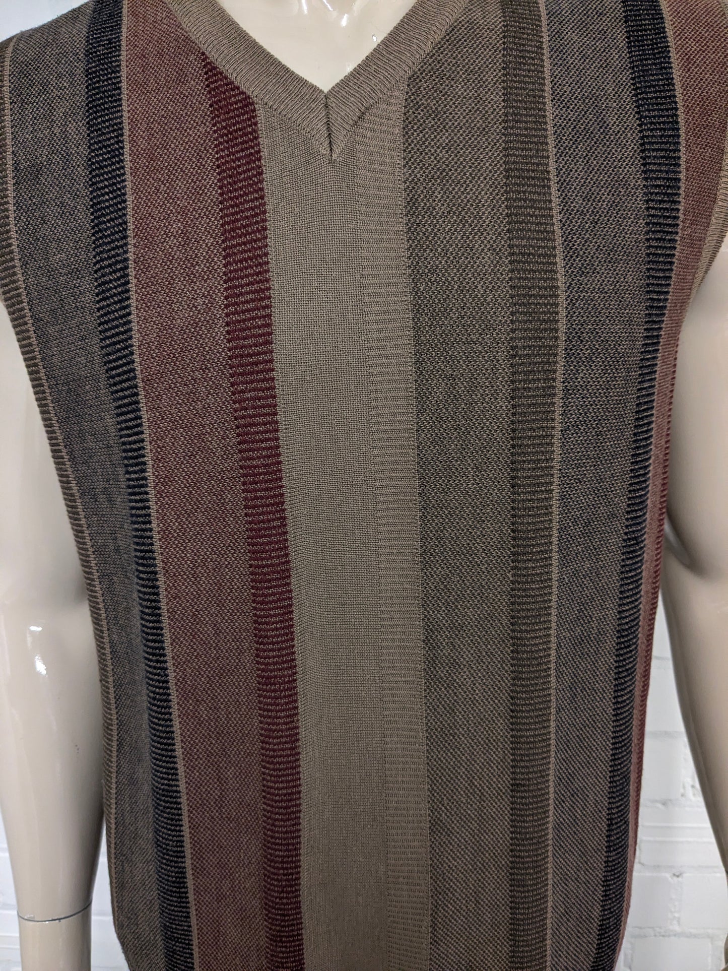 Vintage Baileys Wollen spencer. Bruin Rood Blauw motief. Maat L. 50% Wol.