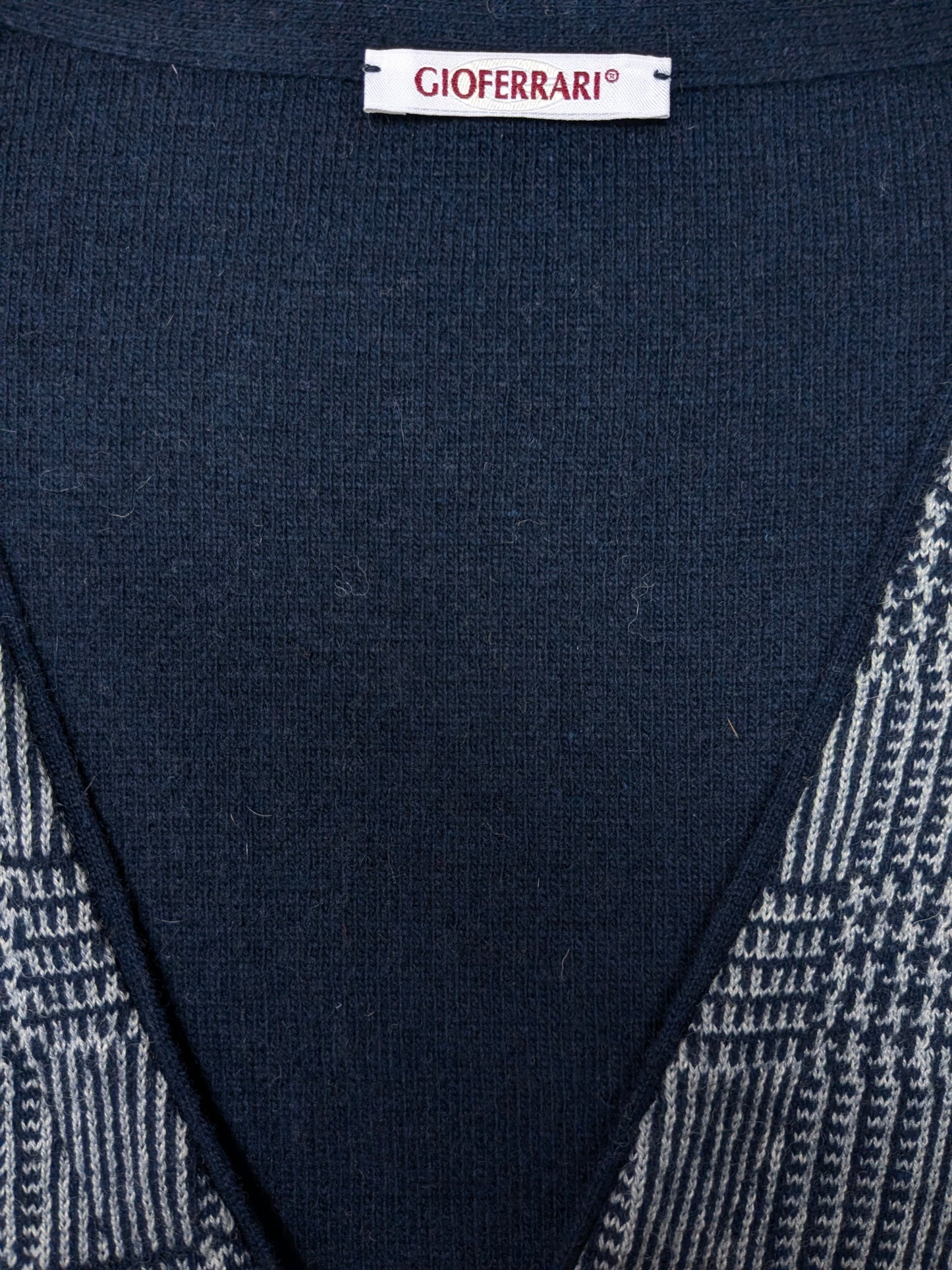 Gio Ferrari Lamswollen gilet. Blauw Grijs geruit. Maat L. 80% Lamswol.