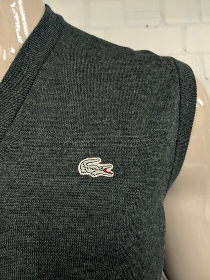 Vintage Lacoste Wollen spencer met V-Hals. Donker Grijs gemêleerd. Maat 2XL / XL. Limited Edition.
