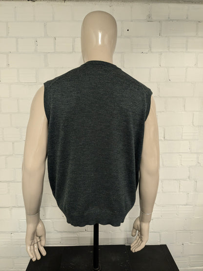 Vintage Lacoste Wollen spencer met V-Hals. Donker Grijs gemêleerd. Maat 2XL / XL. Limited Edition.