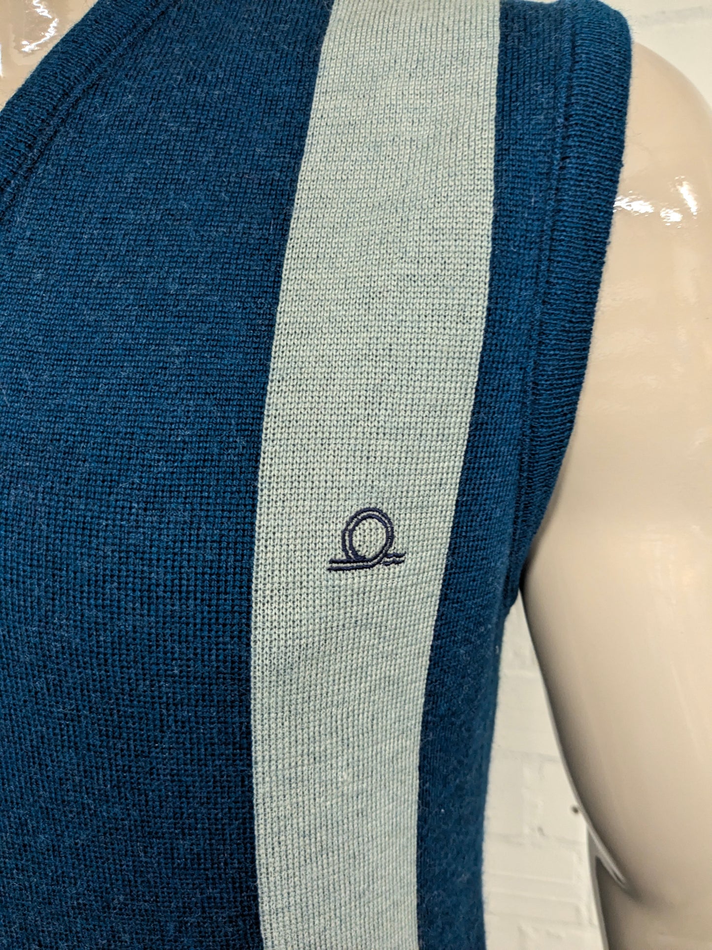 Vintage Cal Coup Woolen Spencer mit V-Ausschnitt. Blaugrau gefärbt. Größe M.